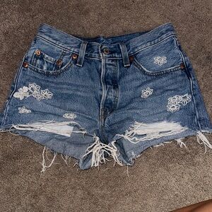 Embroidered flower levi Shorts